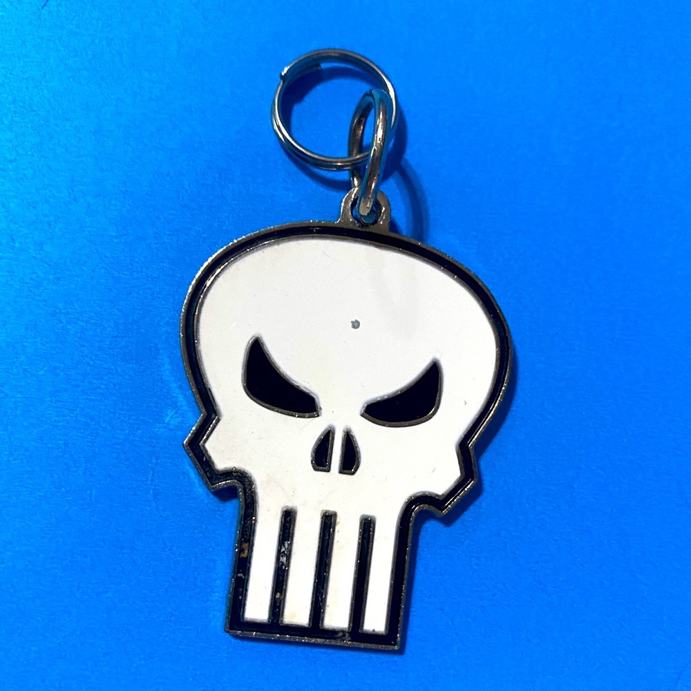 MARVEL COMICS PUNISHER SKULL ENAMEL METAL KEYCHAIN 2”